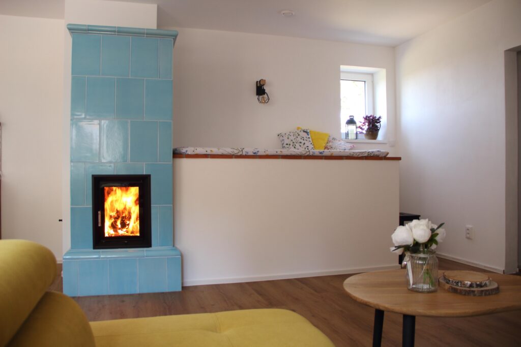 2 Kachlova kamna s vyhrivanym lezenim Jihoceske kamnarstvi IMG 8534