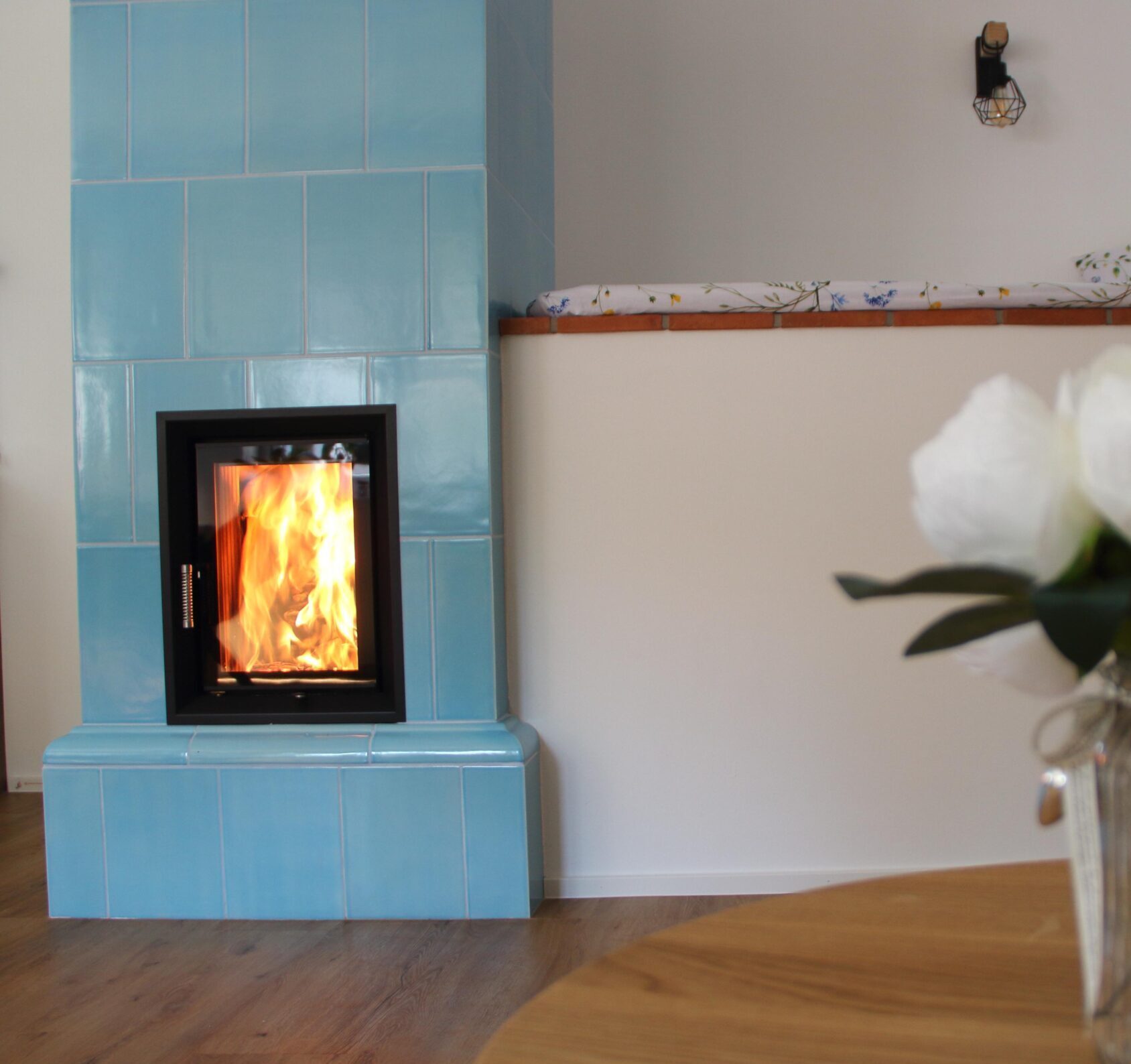 Kachlová kamna s ležením: Děti z pece už neslezou