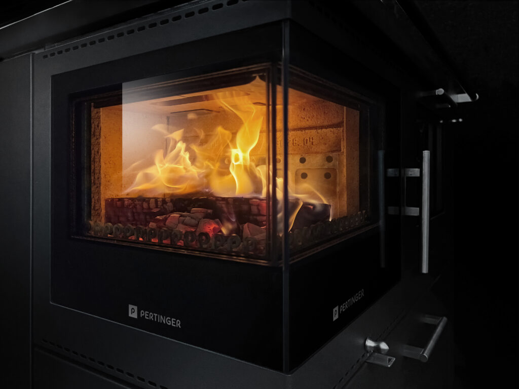 Novinka roku 2025: Kuchyňský sporák na dřevo Ökoalpin Living 13 00 Copertina 02