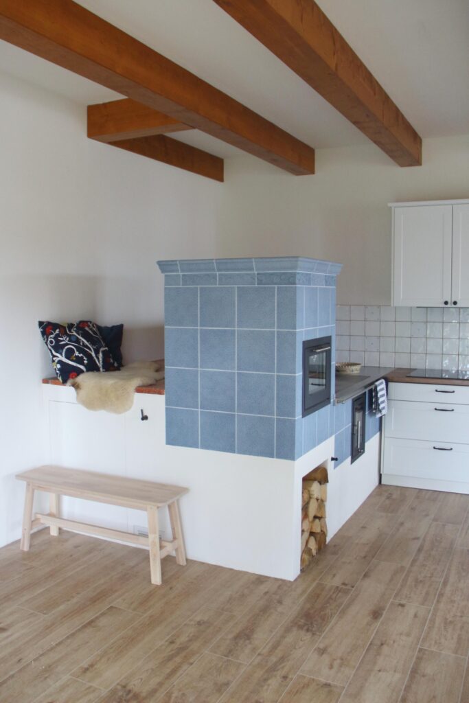 13 Kachlovy sporak s lezenim Jihoceske kamnarstvi IMG 0626