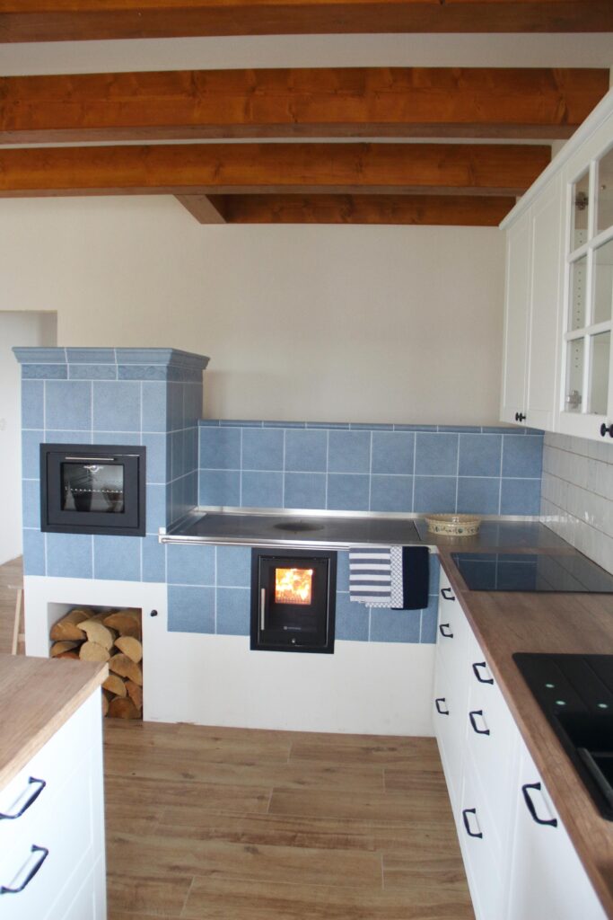 8 Kachlovy sporak na drevo Jihoceske kamnarstvi IMG 0603