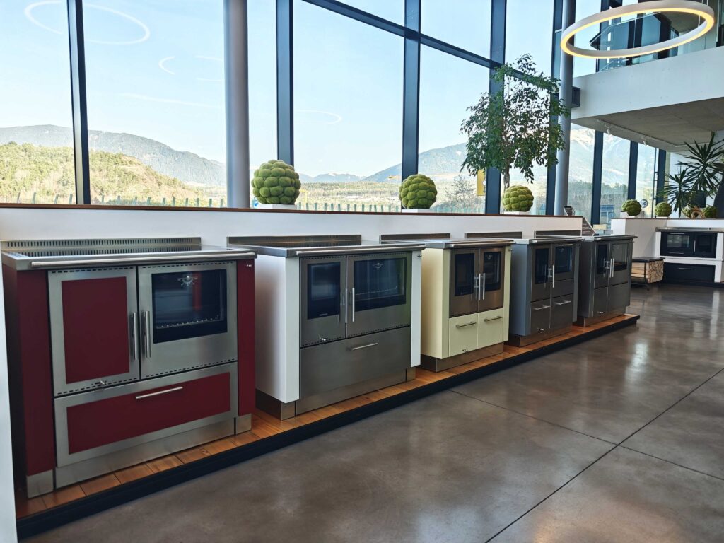 14 Kuchynske teplovodni sporaky na drevo Pertinger Jihoceske kamnarstvi