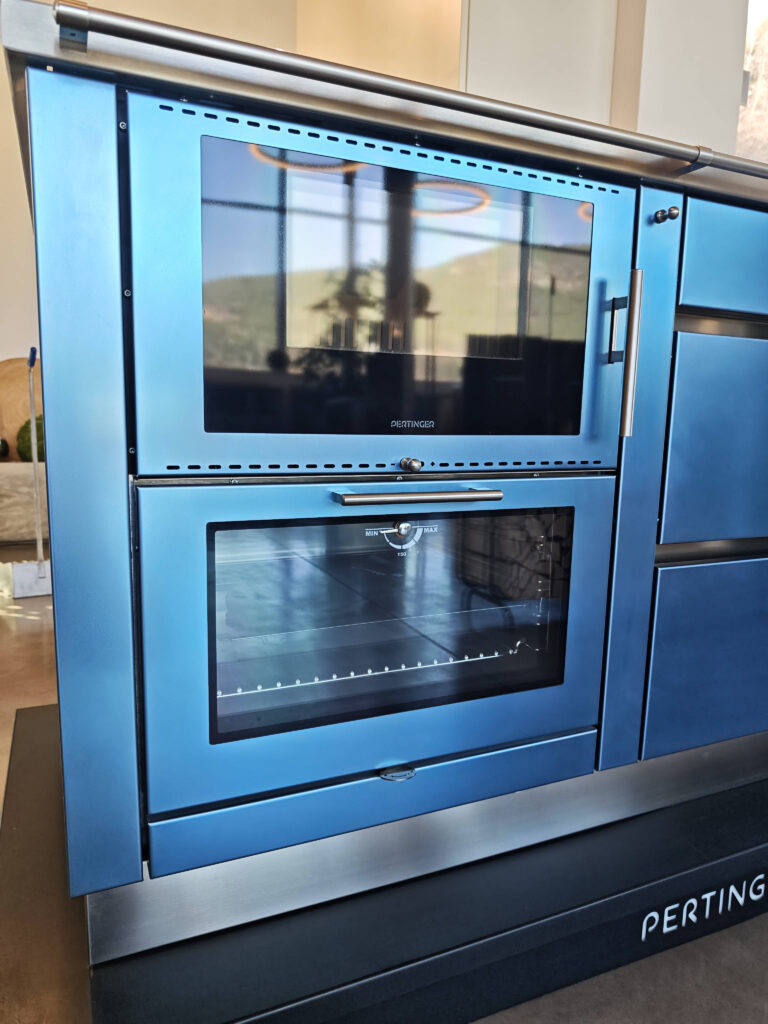 4 Sporak na drevo Pertinger ve specialni povrchove uprave Jihoceske kamnarstvi